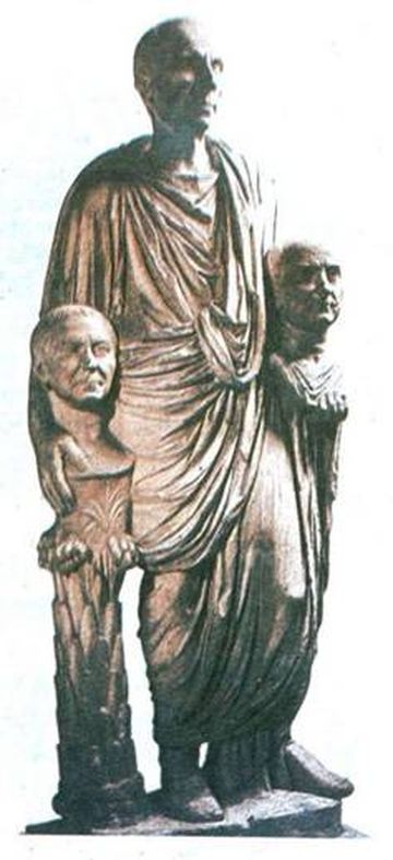 Άγαλμα Ρωμαίου αριστοκράτη που κρατάει τις imagines 
( = κέρινα ομοιώματα) των προγόνων του (της εποχής του Αυγούστου)<