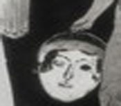 α) Tραγικό προσωπείο γυναίκας με «ήρεμη έκφραση», περ. 470 π.X. (Aθήνα, Mουσείο Αρχαίας Aγοράς).