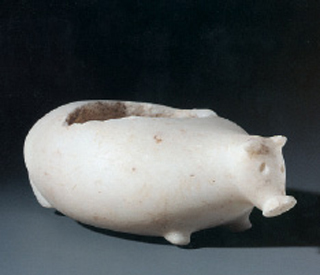 2. Αγγείο µε µορφή ζώου.