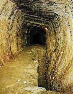 5. Ένα τµήµα της σήραγγας που ανοίχθηκε στο λόφο.