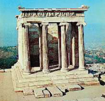 3. Ναός της Απτέρου Νίκης. O ναός είναι ιωνικού ρυθµού.