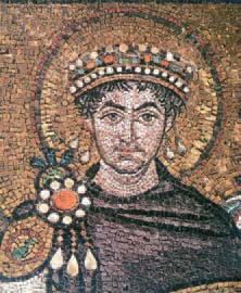 Ο Αυτοκράτορας Ιουστινιανός ήταν αυτός που ανοικοδόμησε τον ναό της Αγίας Σοφίας, δίνοντάς του τη μορφή που έχει σήμερα (ψηφιδωτή παράσταση, Άγιος Βιτάλιος, Ραβέννα, Ιταλία).