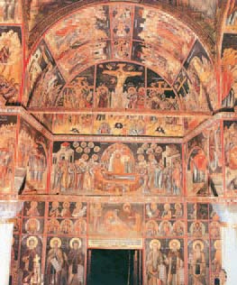 Ο ναός ήταν γεμάτος τοιχογραφίες… (γενική άποψη της δυτικής πλευράς του κυρίως ναού της I. Μ. Mεγάλου Μετεώρου).