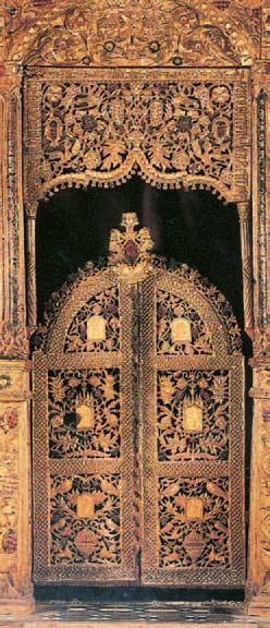 Ξύλινη σκαλιστή είσοδος ιερού ή βημόθυρο (I. M. Mεγάλου Mετεώρου).