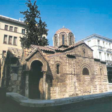 Καπνικαρέα. Μια εκκλησία από το παρελθόν, στο κέντρο μιας σύγχρονης πόλης (Aθήνα).