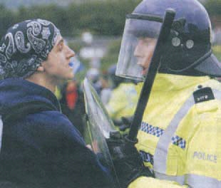 Oι πορείες και οι διαδηλώσεις είναι χρήσιμες αλλά δεν οδηγούν από μόνες τους στην ειρήνη.