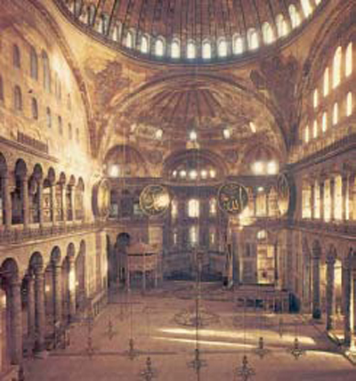 3.α. Το εσωτερικό της Αγίας Σοφίας, όπως σώζεται σήμερα.