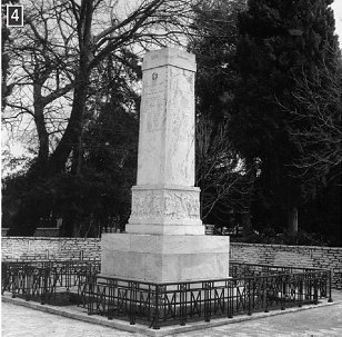 Μνημείο των Ηρώων στην Πλατεία Άρεως στην Τρίπολη