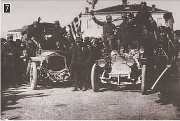 Πανηγυρική είσοδος στρατιωτικών οχημάτων στα Ιωάννινα