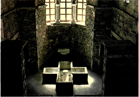 Το βαπτιστήριο του ναού της Καταπολιανής στην Πάρο σε σχήμα σταυρού, 6ος αι.