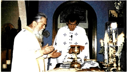 Έλληνας κληρικός με Κορεάτη συλλειτουργό τελούν τη Θεία Ευχαριστία <br> Πουσάν, Ν. Κορέα