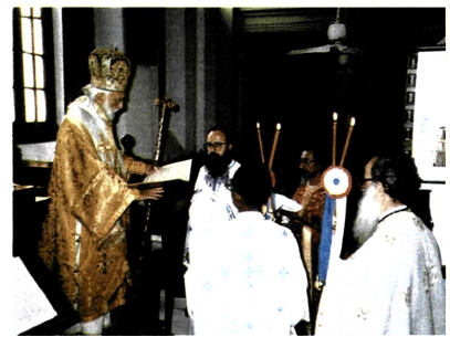 Ο Σεβ. Μητροπολίτης Νέας Ζηλανδίας κ. Διονύσιος χειροτονεί Ινδό σε διάκονο στον ορθόδοξο ναό της Καλκούτας.