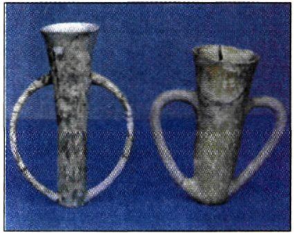 Χαρακτηριστικά αγγεία του τύπου «δέπας αμφικύπελλο», από την Πολιόχνη της Λήμνου