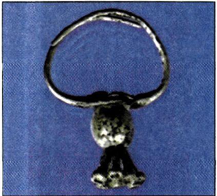 Χρυσά κοσμήματα, δείγματα της εξελιγμένης μεταλλοτεχνίας που αναπτύχθηκε στην Πολιόχνη της Λήμνου. {Αθήνα, Εθνικό Αρχαιολογικό Μουσείο)