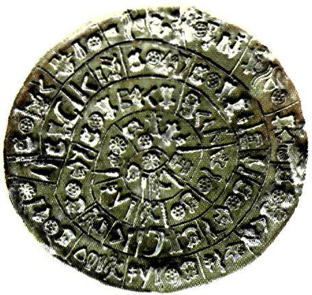 Πήλινος δίσκος από τη Φαιστό. Στις δύο όψεις του φέρει αποτυπωμένα με σφραγίδα, σύμβολα μιας ιερογλυφικής γραφής. Πρόκειται για το παλαιότερο μινωικό κείμενο που μας είναι γνωστό (1800 π.Χ.). (Ηράκλειο Κρήτης, Αρχαιολ. Μουσείο) 