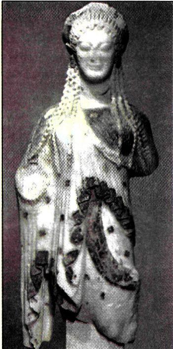 Κόρη από την Ακρόπολη της Αθήνας (περ. 510 π.Χ.). Βρέθηκε «θαμμένη» μαζί με πολλά άλλα έργα που καταστράφηκαν από τις περσικές επιδρομές. (Αθήνα, Μουσείο Ακροπόλεως)