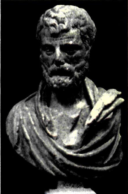 Προτομή του Ηρώδη του Αττικού (μέσα 2ου αι. μ.Χ.), εκπροσώπου της Δεύτερης Σοφιστικής και ευεργέτη της Αθήνας. Συνέβαλε στην οικοδόμηση πολλών και λαμπρών έργων, όπως ήταν το Ωδείο, το Παναθηναϊκό στάδιο κ.ά. (Αθήνα, Εθνικό Αρχαιολογικό Μουσείο)