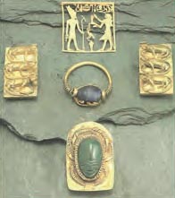 Κοσμήματα από χρυσό, ήλεκτρο* και πολύτιμου λίθους της εποχής του Μέσου Βασιλείου. (Λονδίνο, Βρετανικό Μουσείο)