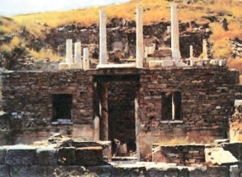 Οικία της Δήλου. Οι μεγαλύτερες οικίες είχαν εσωτερική αυλή (αίθριο), πολλά δωμάτια και δύο ορόφους.
