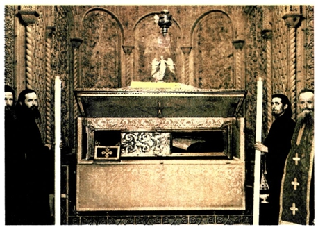 Η λάρνακα με το λείψανο του Αγίου Διονυσίου στη Ζάκυνθο.