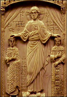 Οι γάμοι Όθωνος Β' και Θεοφανούς. Ελεφαντοστό του 10ου αι. (Παρίσι, Μουσείο Cluny).