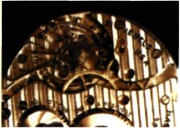 Εικ. 1.6 Σ' ένα κουρδιστό ρολόι η αποθηκευμένη ενέργεια στο σπειροειδές ελατήριο αντισταθμίζει τις απώλειες λόγω τριβών και διατηρεί το πλάτος των ταλαντώσεων αμείωτο. Κάποτε η ενέργεια τελειώνει και το ρολόι θέλει κούρδισμα.