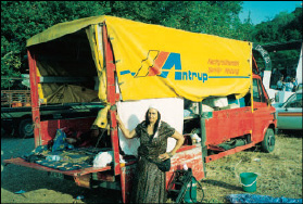 Εικ.10.2α Πλανόδια έμπορος ρόμικης καταγωγής (Φωτογραφικό αρχείο Ι. Γεωργίου).