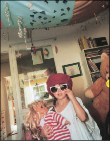 (B. Hoglund, L. Jarlen, H. Lind, A. Lokholm, Samhallskunskap for gymnasiet A, Natur och Kultur, Stockholm 2003).