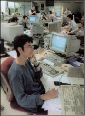 Το Πρακτορείο Ειδήσεων Ρόιτερ: τμήμα του διεθνούς μηχανισμού συγκέντρωσης και διάδοσης πληροφοριών (Εγκυκλοπαίδεια Grand Larousse, Ενότητα I: Άνθρωπος -κοινωνία, εκδ. Ελληνικά Γράμματα, 2001).