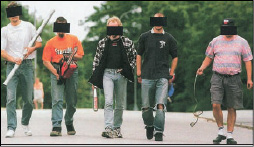 Νεανική συμμορία (B. Hoglund, L. Jarlen, H. Lind & A. Lokholm, Samhallskunskap for Gymnasiet A,. Natur och Kultur, 2003).