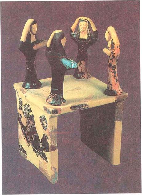 Βωμός με γυναίκες που θρηνούν