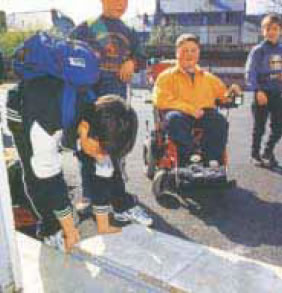 φωτ. 5.5 Αλληλεγγύη στο πλαίσιο ομάδας συνομηλίκων.