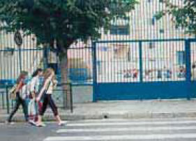 φωτ.6.7 Μαθητές πεζοί.