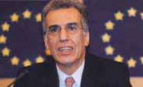 φωτ.13.13 O Νικηφόρος Διαμαντούρος είναι ο Ευρωπαίος Διαμεσολαβητής.