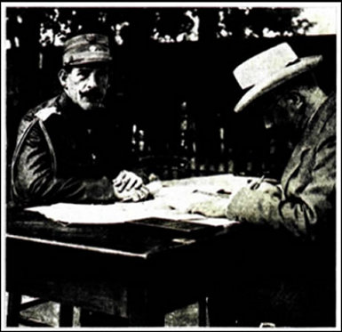 Ο Ελευθέριος Βενιζέλος και ο Κωνσταντίνος στο ελληνικό στρατηγείο στο Χατζή-Μπεϊλίκ, μετά τη σύναψη ανακωχής με τη Βουλγαρία και πριν από τη μετάβαση του Έλληνα πρωθυπουργού στο Βουκουρέστι. Γεννάδειος Βιβλιοθήκη, Αθήνα.