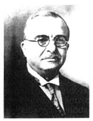 Ο Ιωάννης Μεταξάς (1871- 1941) επέβαλε δικτατορικό καθεστώς την 4η Αυγούστου του 1936, επηρεασμένος από τα φασιστικά καθεστώτα και με τη συναίνεση του Βασιλιά Γεωργίου του Β'. Σε διεθνές επίπεδο, προσέδεσε την Ελλάδα στο άρμα της φιλοαγγλικής επιρροής και ηγήθηκε της ελληνικής αντίστασης στην ιταλική εισβολή έως τον θάνατό του, τον Ιανουάριο του 1941.