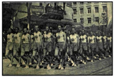 Προπαγανδιστικές φωτογραφίες του καθεστώτος της 4ης Αυγούστου, που απεικονίζουν παρέλαση της EON (Εθνικής Οργάνωσης Νεολαίας), οργάνωσης του μεταξικού καθεστώτος.