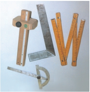 Εικόνα 4.11.: Εργαλεία μέτρησης και σημαδεύματος ξύλου.