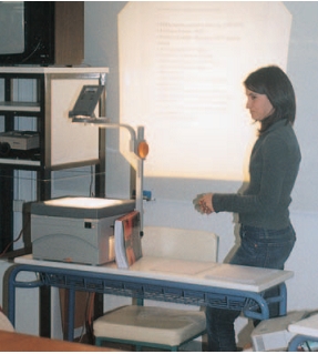 Εικόνα 6.2: Μία μαθήτρια πραγματοποιεί μια εισήγηση