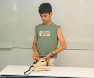 Εικόνα 6.5: Ο μαθητής κατά τη παρουσίαση μπορεί να χρησιμοποιήσει το πραγματικό αντικείμενο