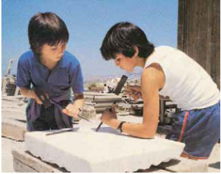 300. Εκπαιδευτικό πρόγραμμα του Μουσείου της Ακρόπολης Δοκιμές εργαλείων λάξευσης