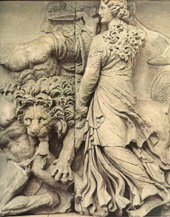 334. Μουσείο της Περγάμου, Βερολίνο «Θεά με λιοντάρι» από τη μεγάλη μαρμάρινη ζωφόρο στο βωμό της Αθηνάς και του Δία από την Πέργαμο 2ος αι. π.Χ.