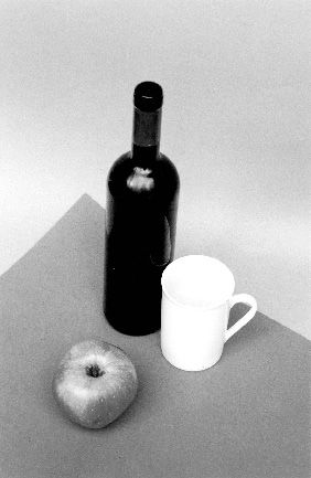 128. Σύνθεση με κανάτι και βιβλίο