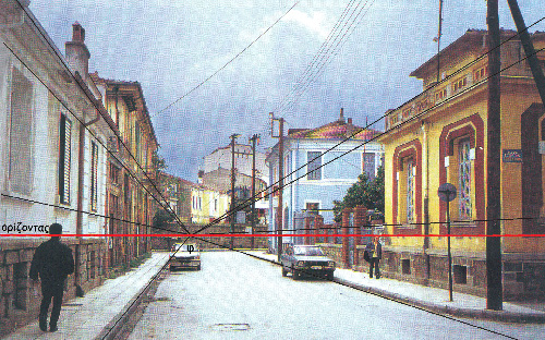 110. Αν τραβήξουμε γραμμές στις βάσεις και στις κορυφές των σπιτιών, θα βρούμε το σημείο φυγής και το ύψος του ορίζοντα. Αυτό το σημείο αντιστοιχεί στη θέση που βρίσκεται απέναντι από τη θέση του παρατηρητή.