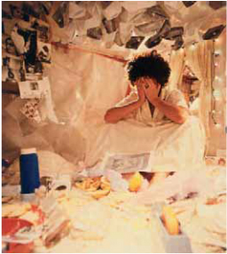 291. Λ. Παπακωνσταντίνου «Το κουτί» Εγκατάσταση και περφόρμανς* 1981