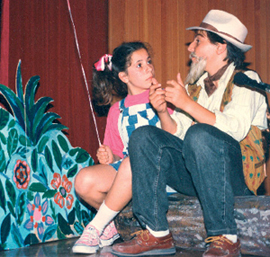 281. Σκηνή από σχολική θεατρική παράσταση «Η συνέλευση των ζώων» διασκευή του ομώνυμου τραγουδιού των Γ. Κουρουπού, Π. Κοροβέση