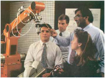 Εικ. 34 Εκπαίδευση προσωπικού στο νέο τεχνολογικό εξοπλισμό της επιχείρησης.