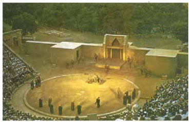 13. Παράσταση στο αρχαίο θέατρο της Επιδαύρου.