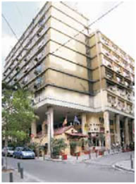 13. Εκκλησάκι κάτω από το πρώην Υπουργείο Παιδείας στην οδό Μητροπόλεως στην Αθήνα.