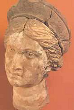 Πήλινη κεφαλή Αφροδίτης με διάδημα